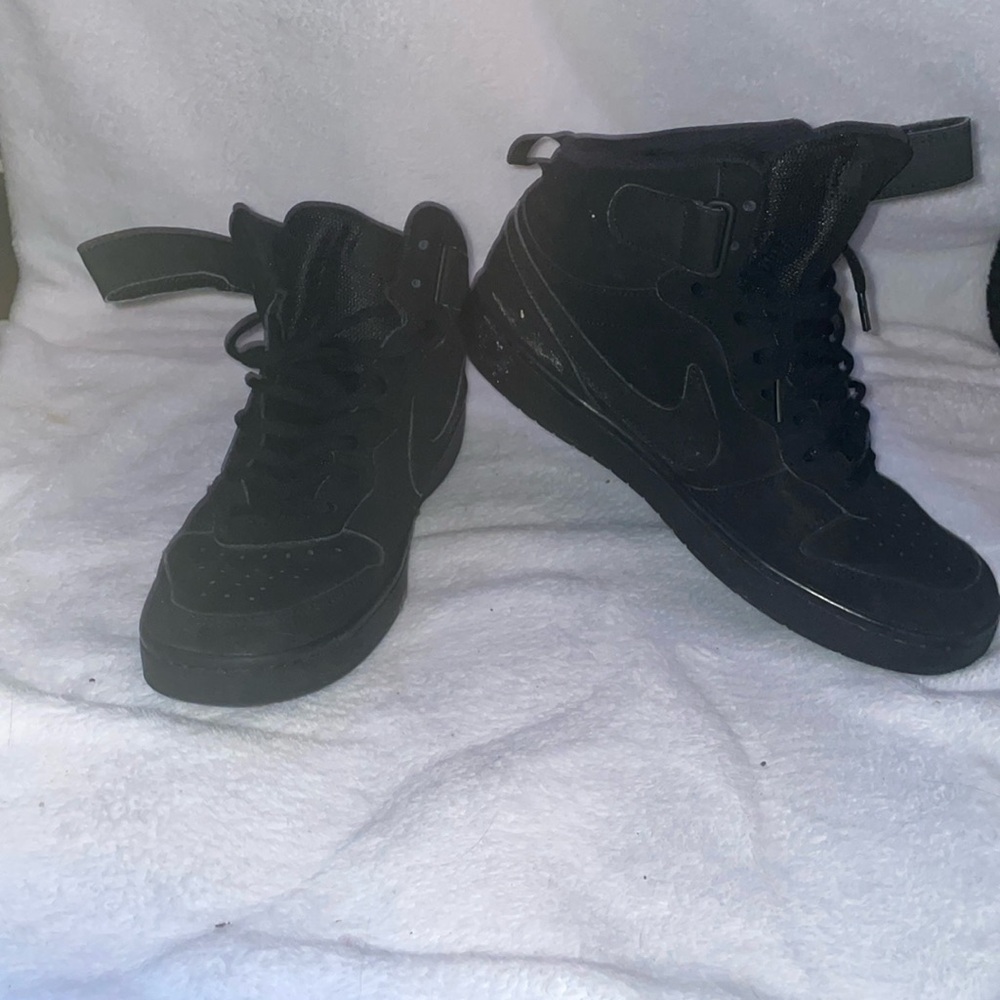 Nike court borough mid